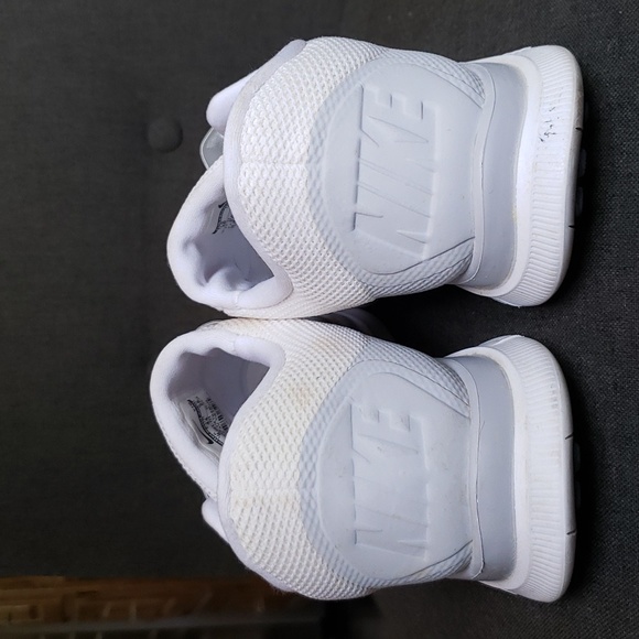 Nike Free 3.0 White & gray velcro.   Size 10. Pre-owned.   good condition - Picture 7 of 9